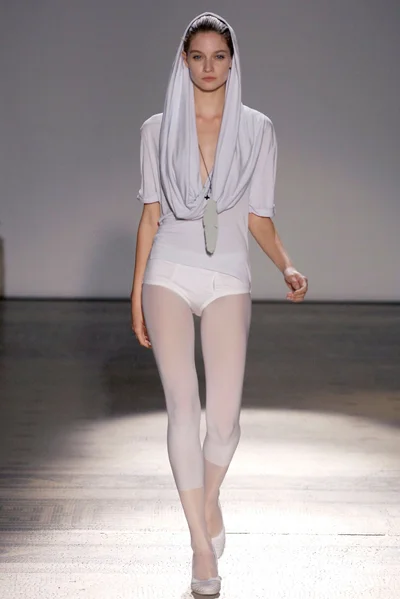 Look 16